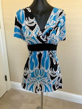 Printed v-neck blouse with empire waist